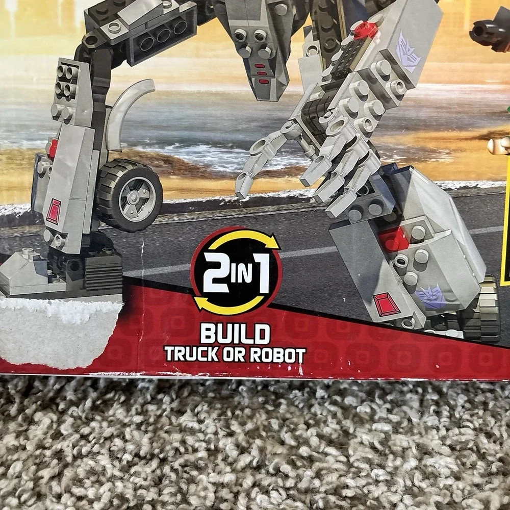 KRE-O Transformers Megatron (30688)  2 in 1 READ